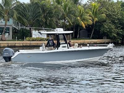 BOATZON | Sea Hunt Gamefish 27 with Coffin Box 2020