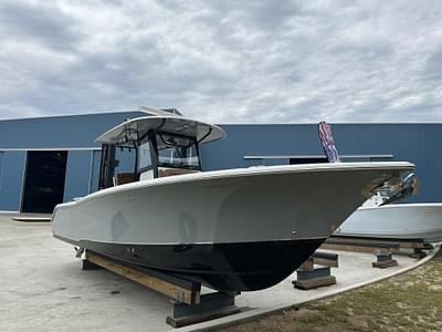 BOATZON | Sea Hunt Gamefish 30 with Coffin Box 2020