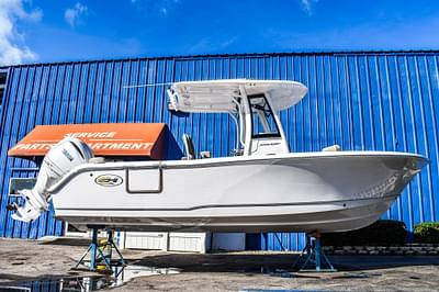 BOATZON | Sea Hunt Ultra 235 SE 2025