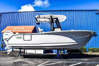 BOATZON | Sea Hunt Ultra 245 SE 2025