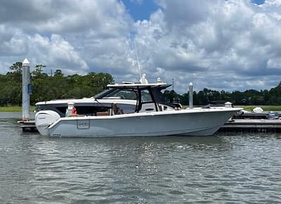 BOATZON | Sea Hunt Ultra 305 SE 2024