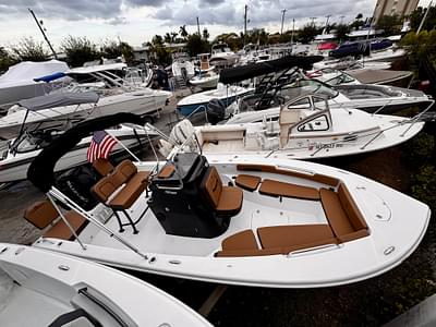 BOATZON | Sea Pro 202 Center Console 2025