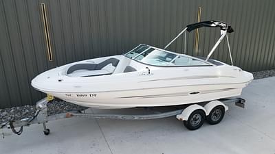 BOATZON | Sea Ray 220 Sundeck 2015 BOATZON | Sea Ray 220 Sundeck 2015