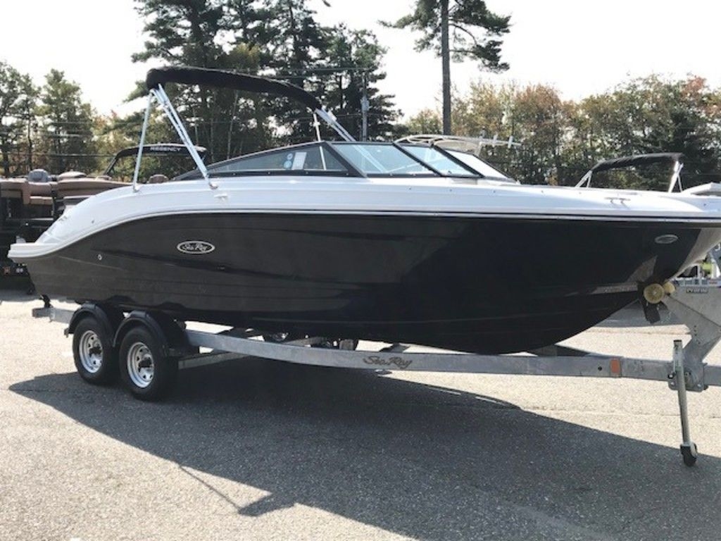 2024 Sea Ray 230 SPX - Sold Boat
