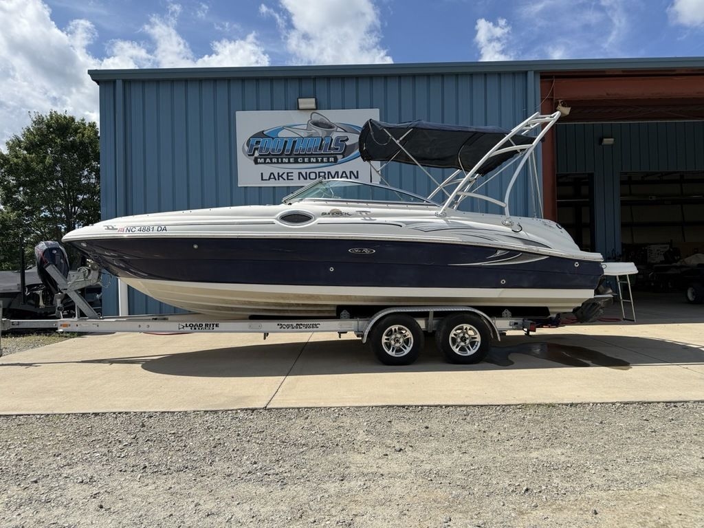 2005 Sea Ray 240 Sundeck - Sold Boat