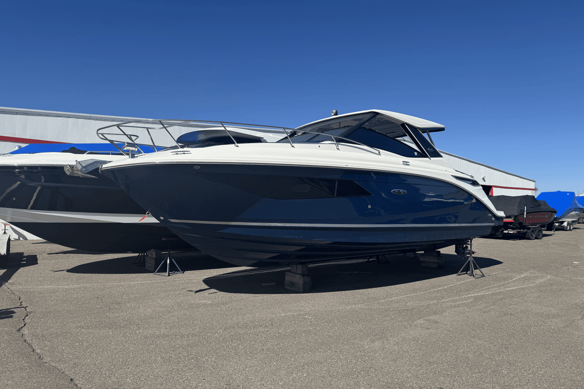 2019 Sea Ray 320 SUNDANCER - Sold Boat
