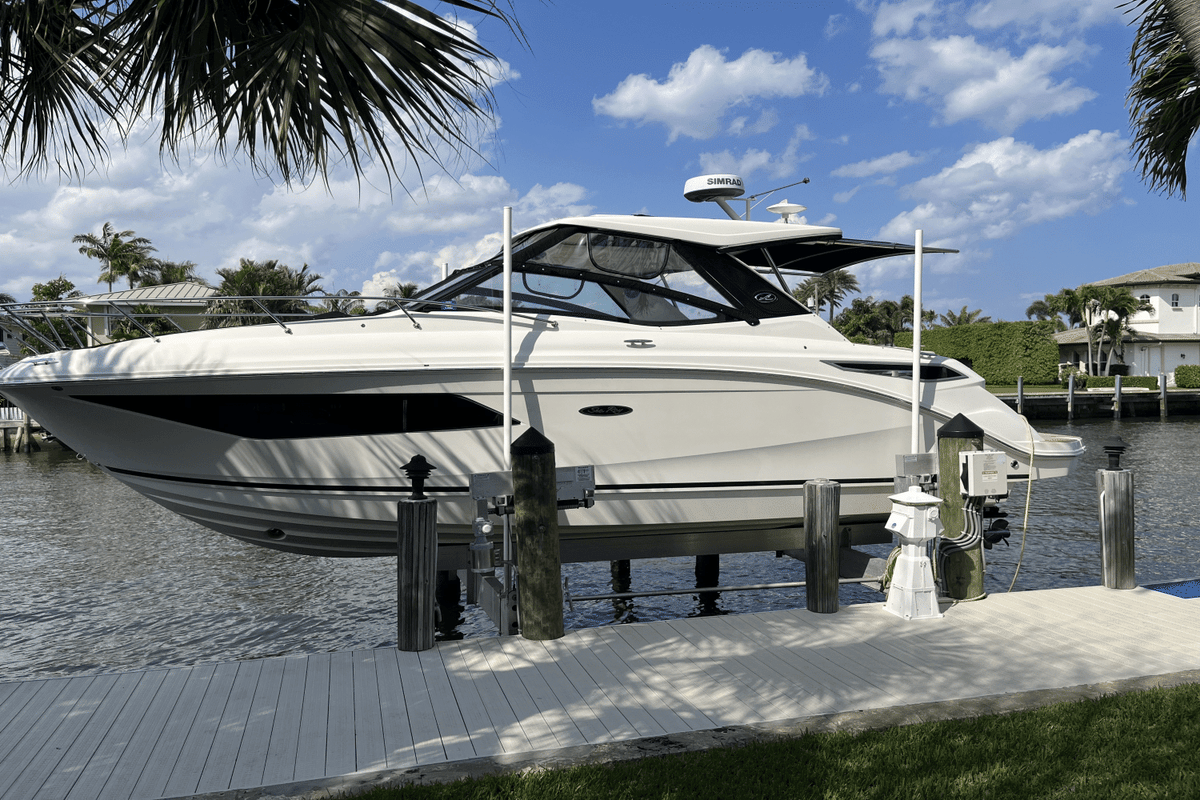 2020 Sea Ray 320SUNDANCER - Sold Boat