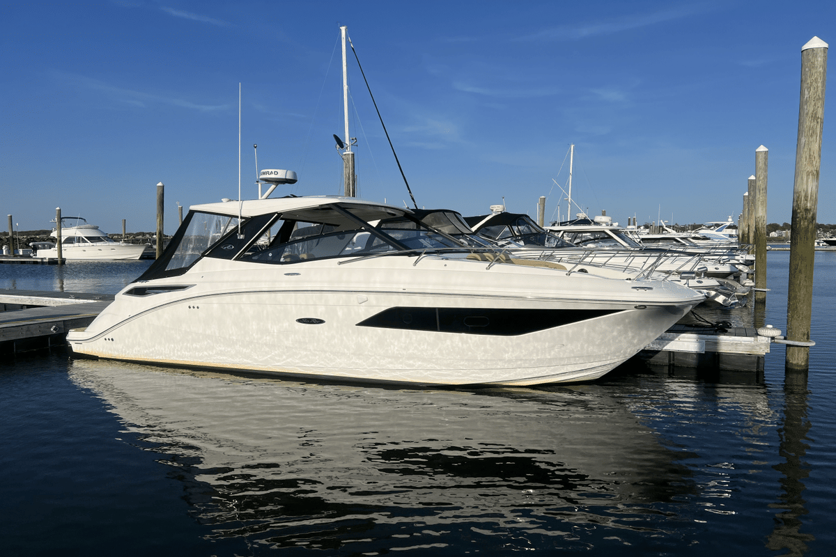 2023 Sea Ray 320 SUNDANCER - Sold Boat