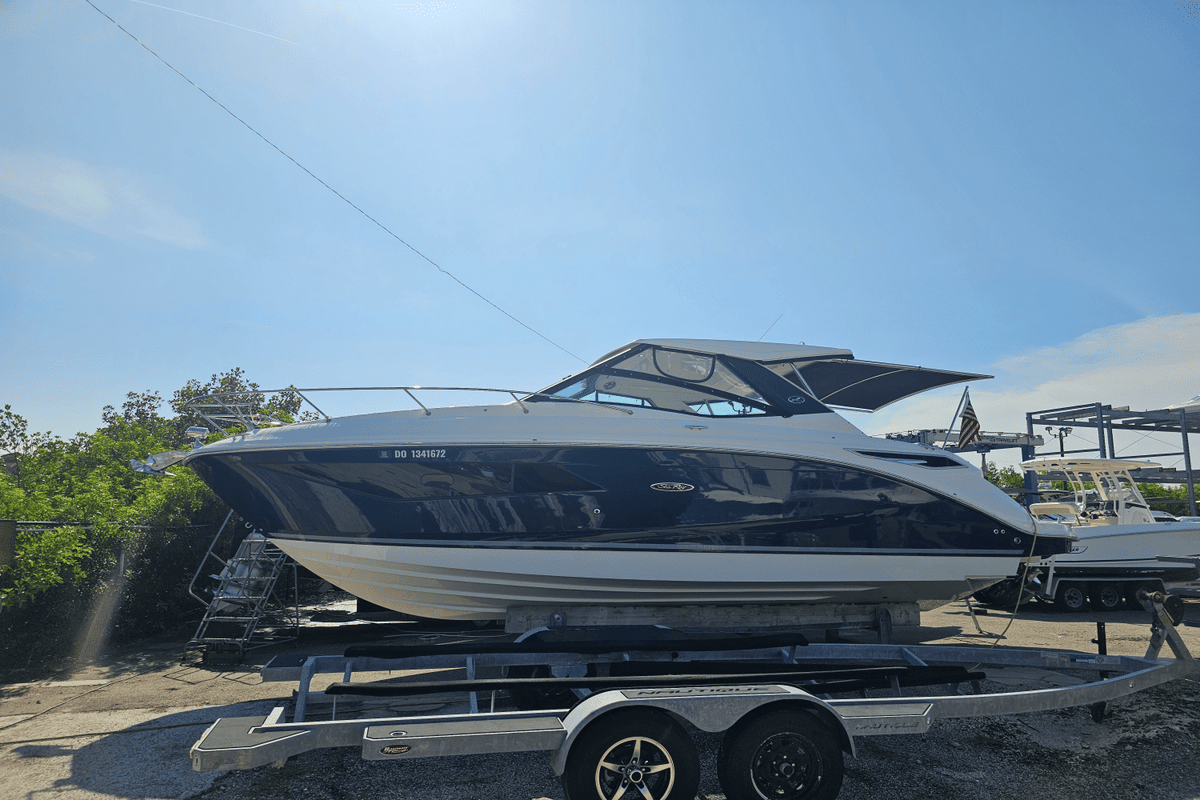 2024 Sea Ray 320 SUNDANCER - Sold Boat