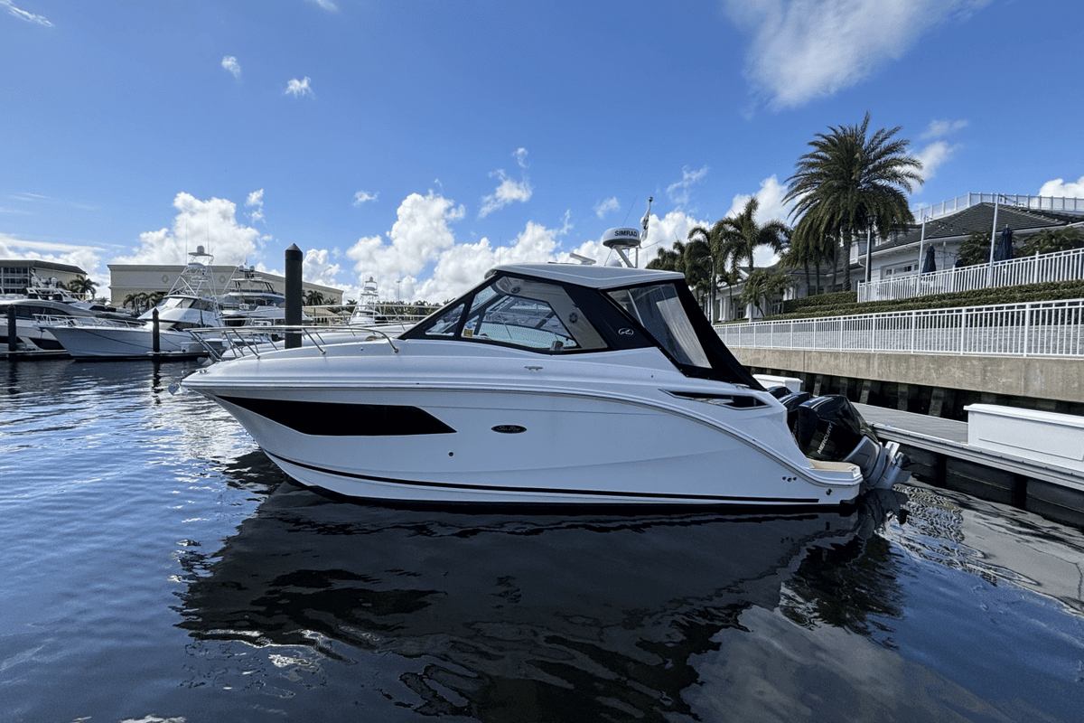 2023 Sea Ray 320 SUNDANCER OUTBOARD - Sold Boat