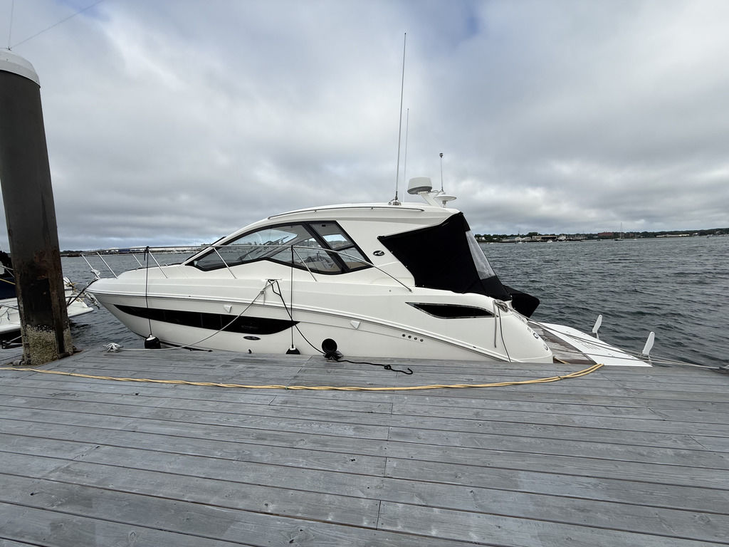 2019 Sea Ray 350 SUNDANCER COUPE - Sold Boat