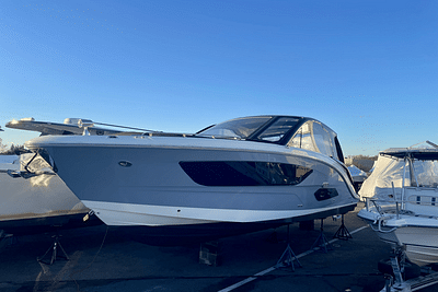 BOATZON | Sea Ray 370 SUNDANCER OUTBOARD 2021