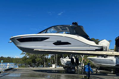 BOATZON | Sea Ray 370 SUNDANCER OUTBOARD 2022