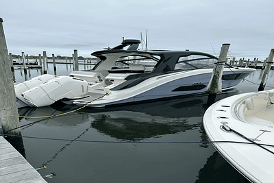 BOATZON | Sea Ray 370 SUNDANCER OUTBOARD 2023