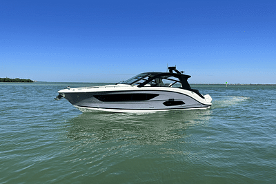 BOATZON | Sea Ray 370 SUNDANCER OUTBOARD 2023