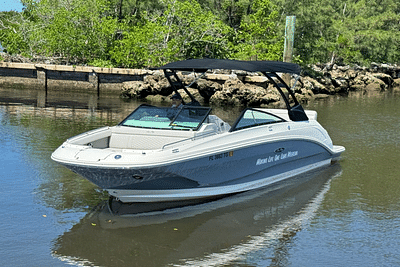 BOATZON | Sea Ray SDX 250 Outboard 2022