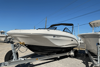 BOATZON | Sea Ray SDX 250 Outboard 2023