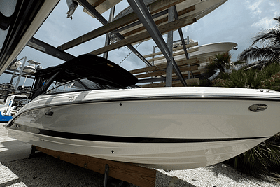 BOATZON | Sea Ray SLX 260 Outboard 2025