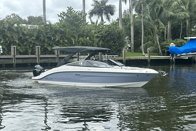 BOATZON | Sea Ray SLX 260 Outboard 2025