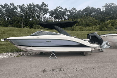 BOATZON | Sea Ray SLX 260 Outboard 2025