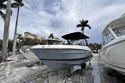 BOATZON | Sea Ray SLX 260 Outboard 2025