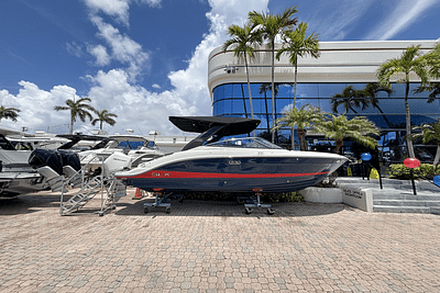 BOATZON | Sea Ray SLX 260 Outboard 2025