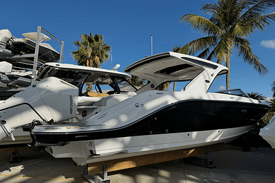 BOATZON | Sea Ray SLX 310 Outboard 2025