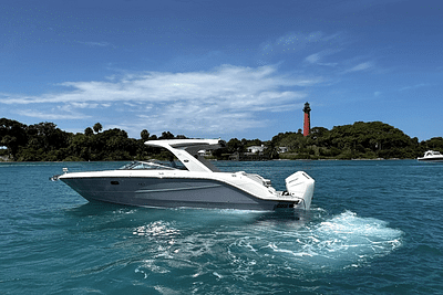 BOATZON | Sea Ray SLX 310 Outboard 2025