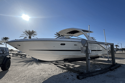 BOATZON | Sea Ray SLX 310 Outboard 2025