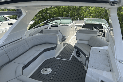 BOATZON | Sea Ray SLX 350 Outboard 2025