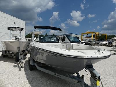 BOATZON | Sea Ray SPX 210 Outboard 2022