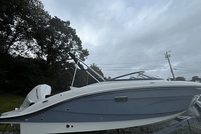 BOATZON | Sea Ray SPX 210 Outboard 2025