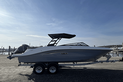 BOATZON | Sea Ray SPX 230 Outboard 2025