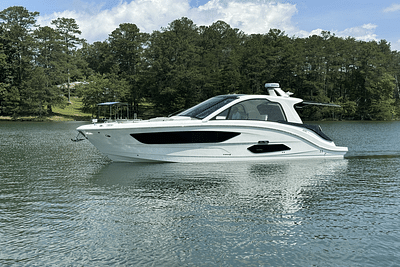 BOATZON | Sea Ray Sundancer 370 2025