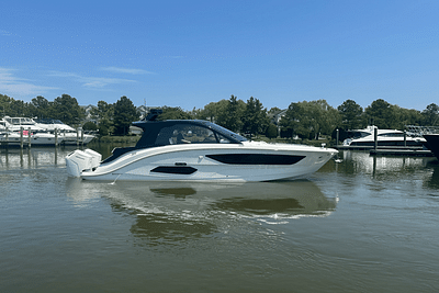 BOATZON | Sea Ray Sundancer 370 Outboard 2024