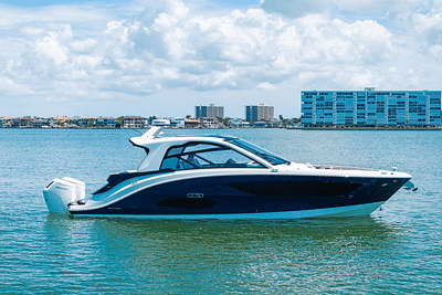 BOATZON | Sea Ray Sundancer 370 Outboard 2025
