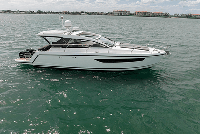 BOATZON | Sealine S330V 2019