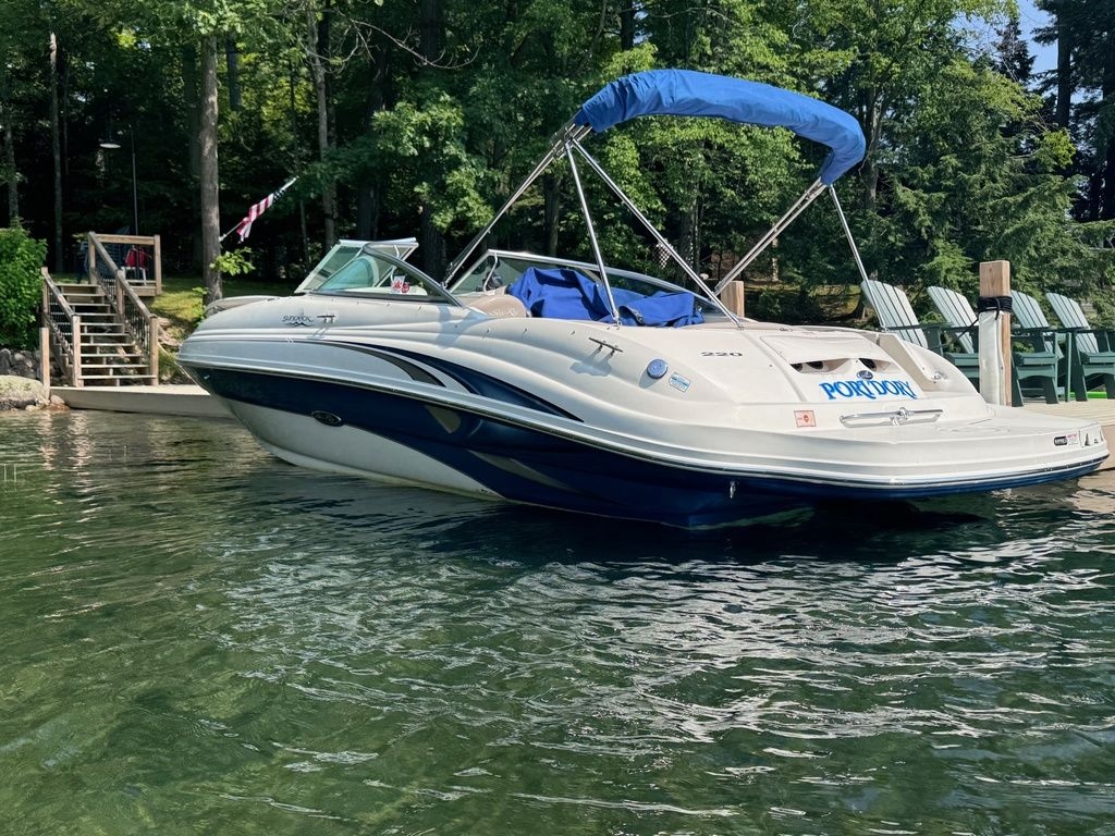2004 Searay 220 Sundeck - Sold Boat