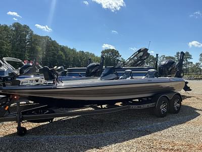 BOATZON | Skeeter ZXR Series ZXR21 COLOR 3 2025