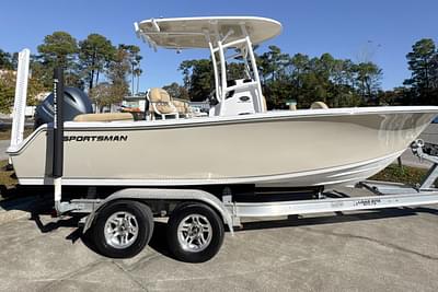 BOATZON | Sportsman Heritage 211 Center Console 2018