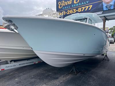 BOATZON | Sportsman Open 322 Center Console 2025