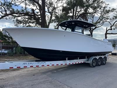 BOATZON | Sportsman Open 322 Center Console 2025