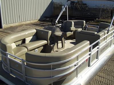 BOATZON | Starcraft Marine LX 18 R Quad Lounger Pontoon 2023