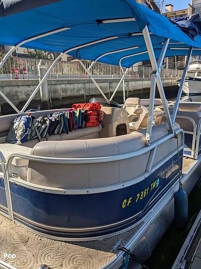 BOATZON | Sun Tracker 24 Party Barge dlx