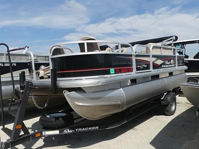 BOATZON | Sun Tracker BASS BUGGY 18 DLX 2019