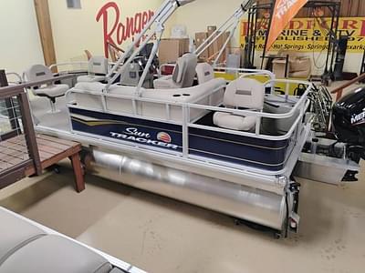 BOATZON | Sun Tracker Bass Buggy 18 DLX 2024