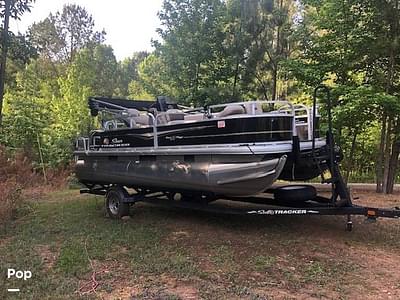 BOATZON | Sun Tracker Fishin Barge 18 DLX