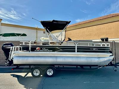 BOATZON | Sun Tracker Fishin Barge 20 DLX 2019