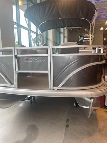 BOATZON | Sun Tracker Fishin Barge 20 DLX 2025