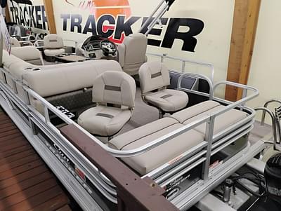 BOATZON | Sun Tracker Fishin Barge 22 DLX 2023